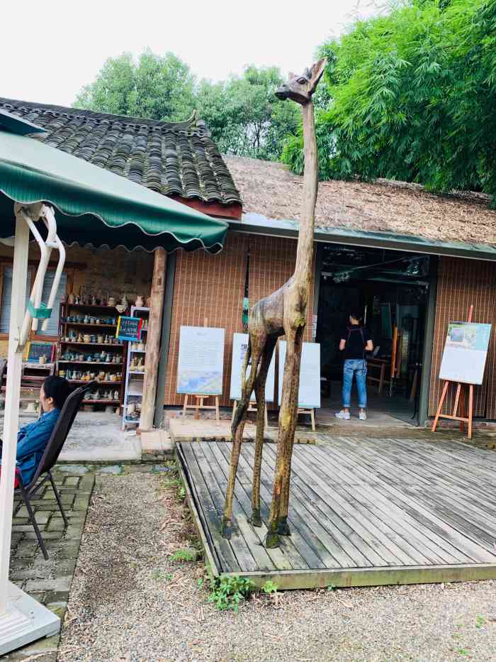 蜀山小筑-"明月村的全称是明月国际陶艺村所以村里有.
