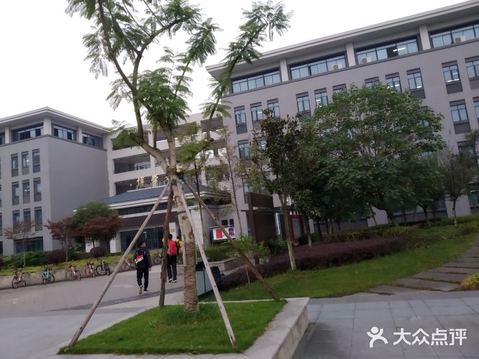 成都医学院(新都校区)教学楼图片