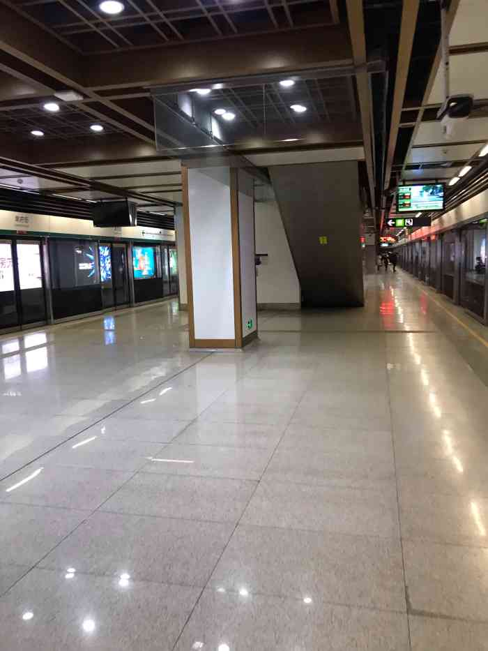 大行宫地铁站"大行宫地铁站是2号线和3号线交汇的地方.