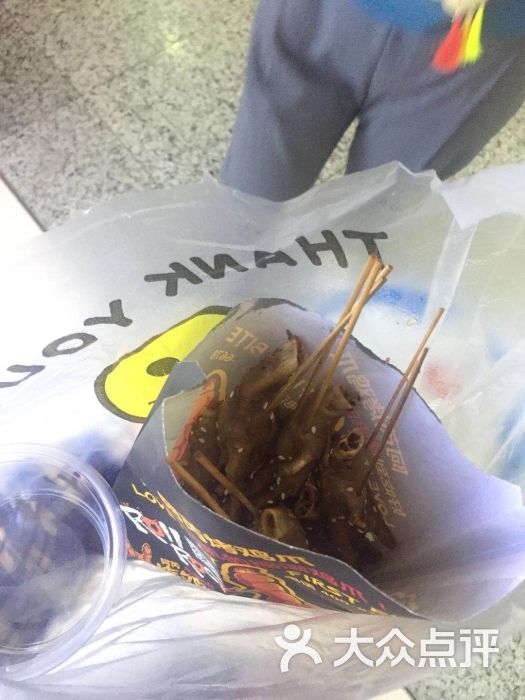 阿芮烤鸡爪:外香里嫩,味道不错,适合我的口.无锡