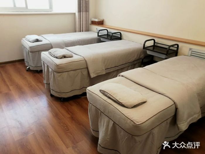 坐落在经区万象城商铺里,靠近好天地商场,.-维