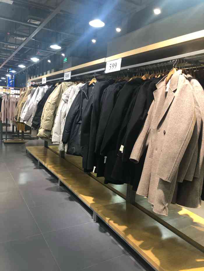 三川一禾(中国铁建广场店)-"一家非常平价的连锁服装
