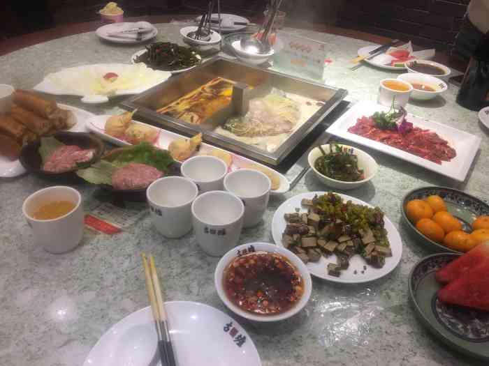 四个人又聚会了,开心