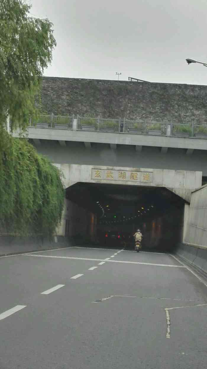 公交1路玄武湖隧道-"玄武湖隧道建成后,沿模范马路的