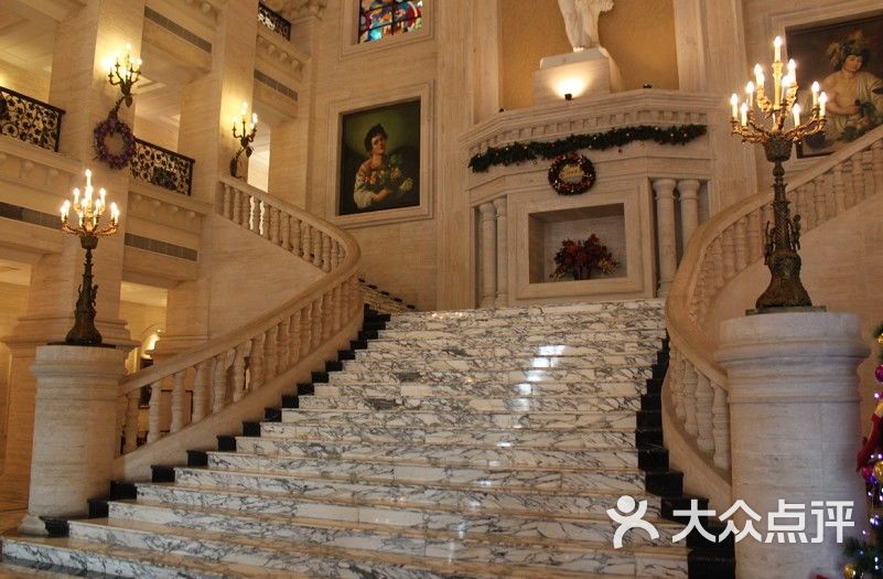王朝御苑酒堡大堂图片 第1张
