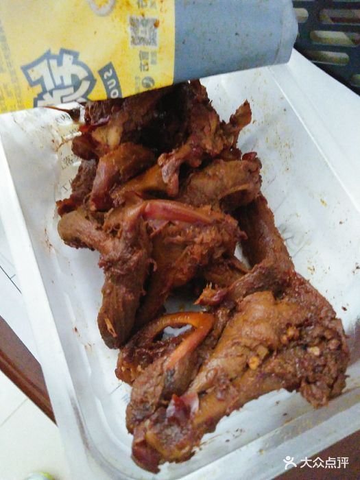 周黑鸭(中南城店)锁鲜装鸭锁骨图片
