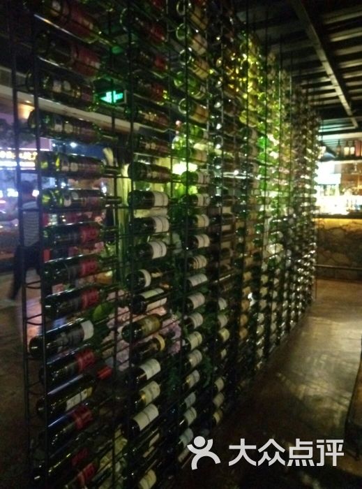 入口啤酒瓶墙壁