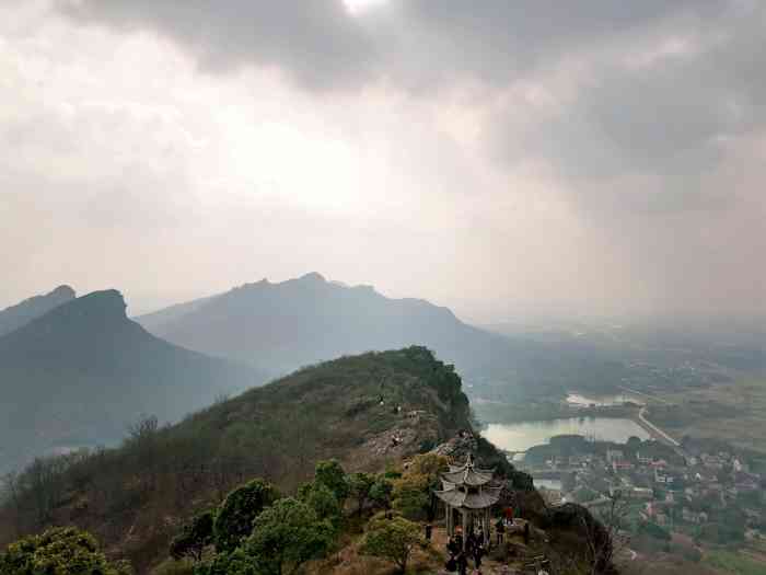 岱鳌山-"这是我老家门口的岱鳌山一带风景.这里山.