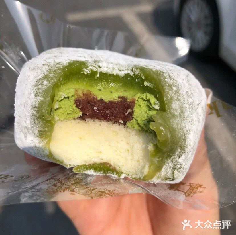 罗森新品——抹茶红豆味冰皮月亮蛋糕