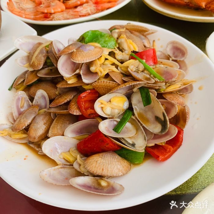 “朋友介绍来的店~这个天气坐在实在露天的位”-老渔民海鲜-三亚美食