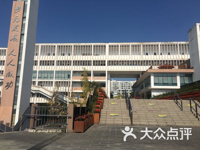 双流县棠湖小学西门