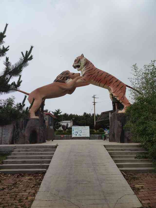 马家庄动物观光园,导航直接搜索马家庄动物园,门口有一片儿.