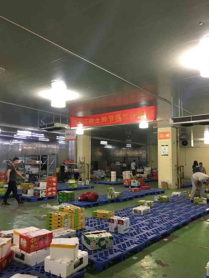 江南水果交易区-"位于广州增槎路江南果菜批发市场的.