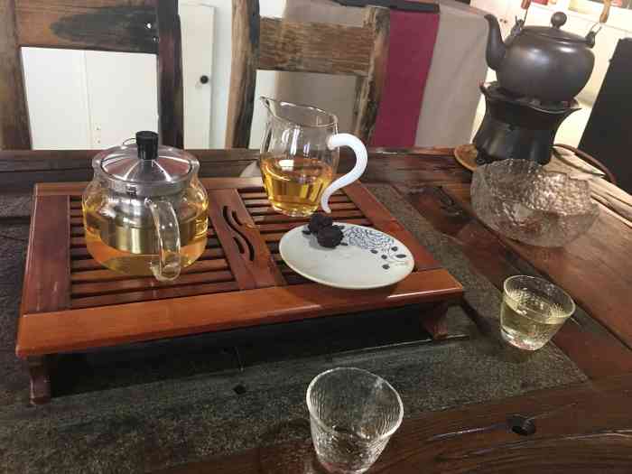 茶瓷一家-"晚上在户外喝茶可以看到护城河风景,三五好.