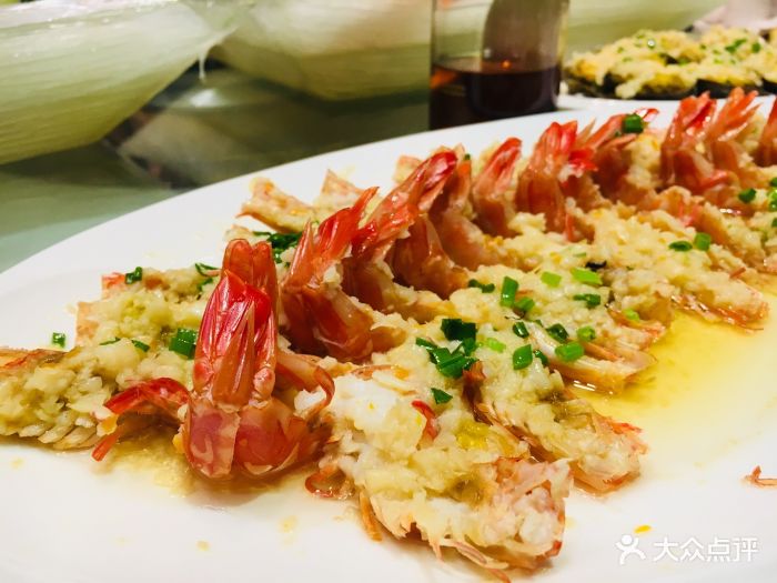 蒜蓉开边蒸九节虾