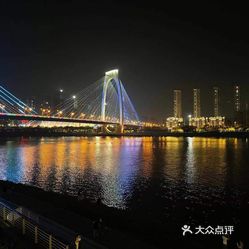 康乐青山江畔小镇
