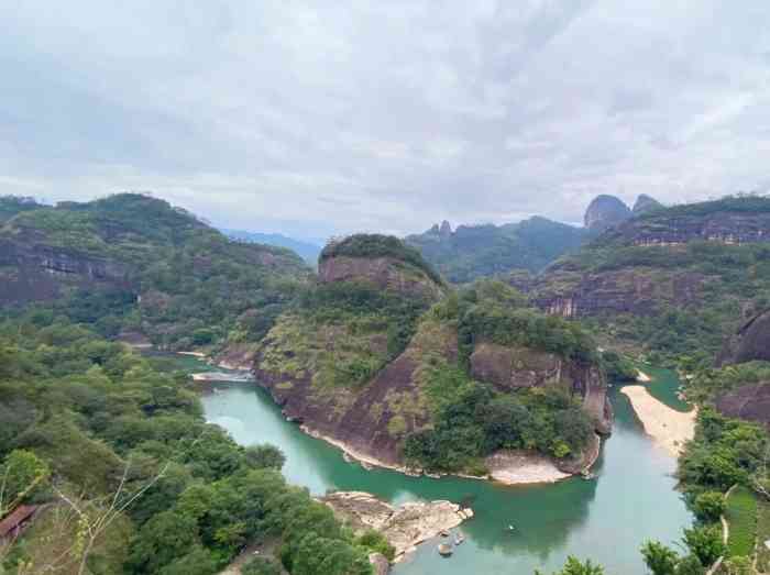 武夷山风景名胜区"武夷山是福建比较有名气的景点.一直想要来.