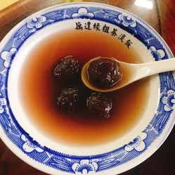 粗茶淡饭是什么歌里的句子 KAd-Ed8i2gYXyVIY_jddJj9pPU7P3OkXdxIBb_eUQGr_6ATiXK-VOW3bSoDeuH_PF5u7J_jS4MuCaeLAHD0KTg.jpg