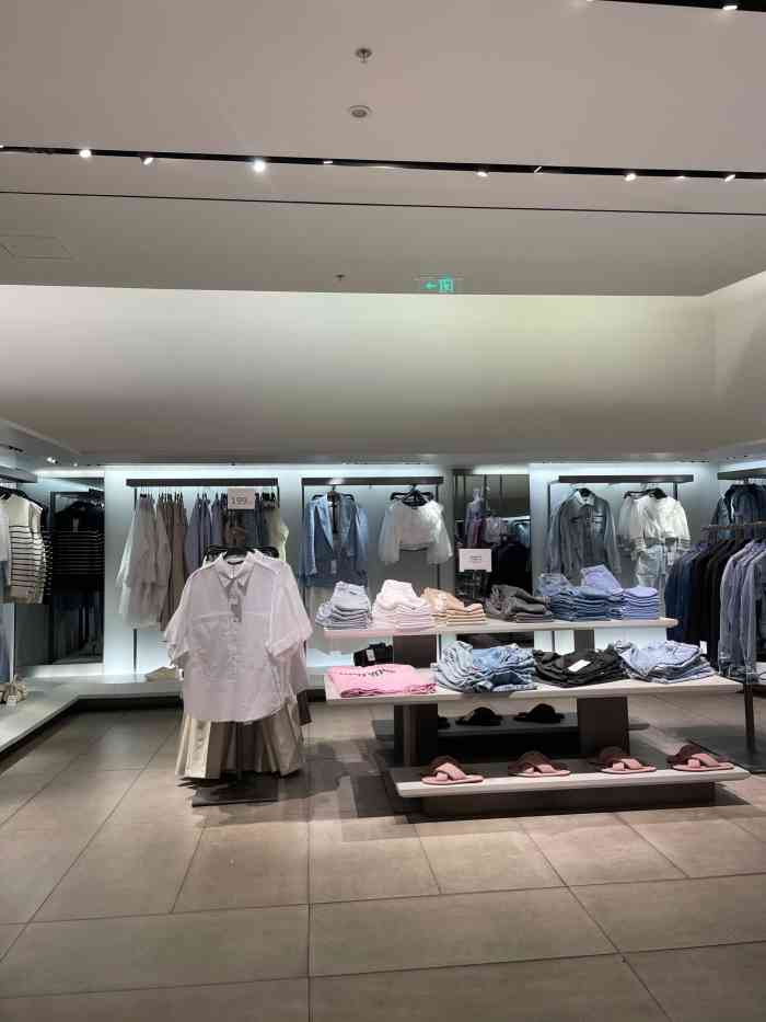 zara(海雅缤纷城购物中心店)-"[门店环境]位于海雅的