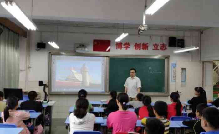 东水门小学-"东水门小学位于重庆市渝中区朝东路128号