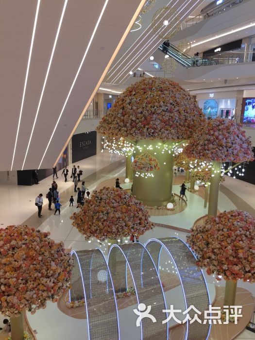 上海万象城:吴中路上进停车场不方便,一开始.上