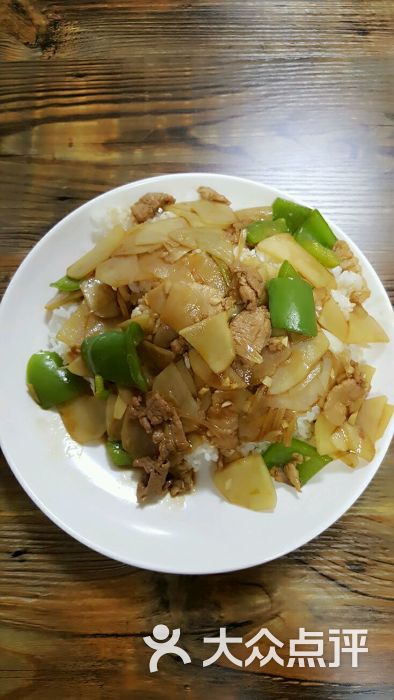 土豆青椒炒肉盖饭