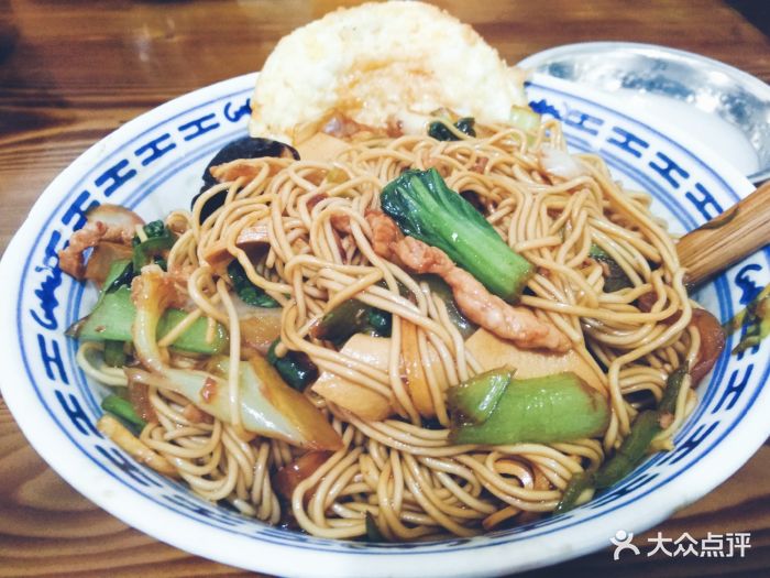 蔬菜肉丝鸡蛋拌面