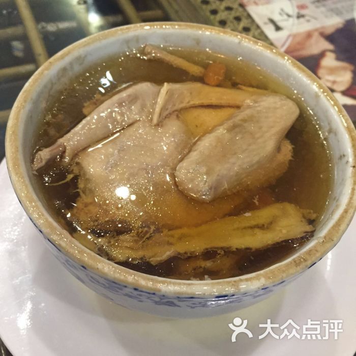 红参当归炖乳鸽