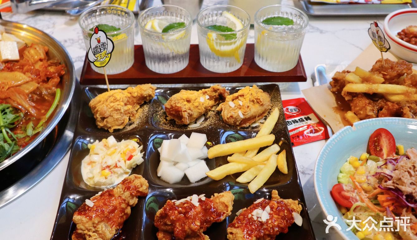 很久之前被种草的九宫格炸鸡套餐,部队火锅,这次终于没有错过