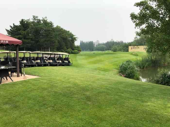 万柳高尔夫俱乐部-"北京万柳高尔夫俱乐部由一座18洞国际锦标.