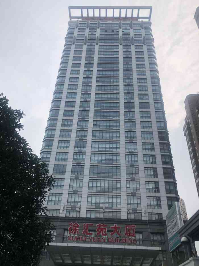 徐汇苑大厦商务楼-"这么破个楼还要刷卡进门,保安就坐