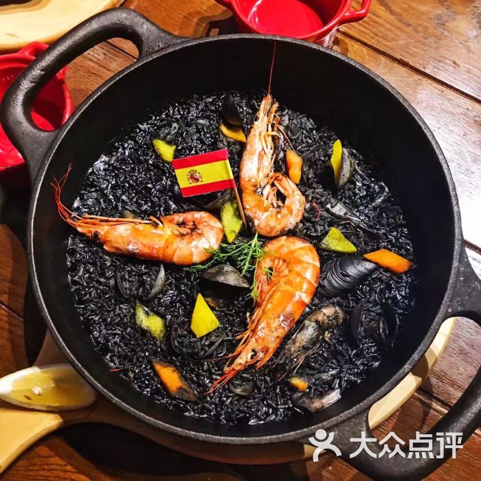 墨鱼汁海鲜饭