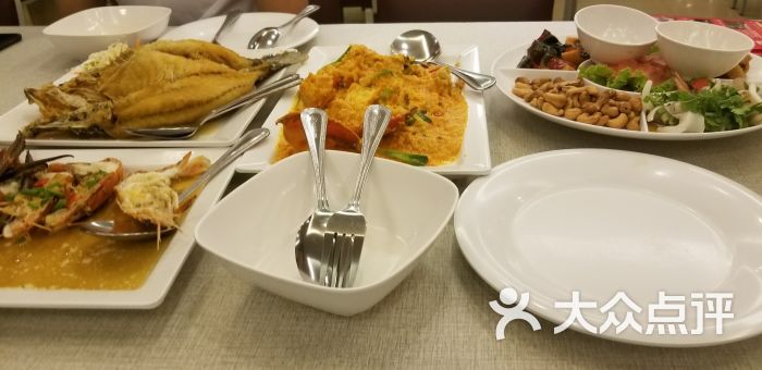 建兴酒家:这家店在帕蓬夜市附近。个人感觉.曼