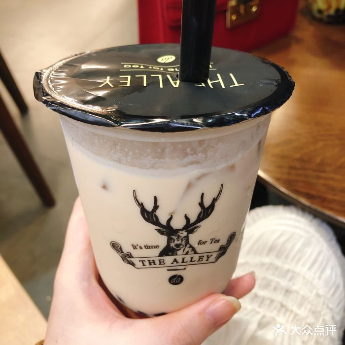 鹿角巷the alley(世贸广场店)皇家九号奶茶图片