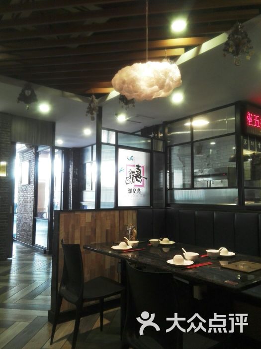 假期过香港玩在深圳住了一晚,早上几老表来.