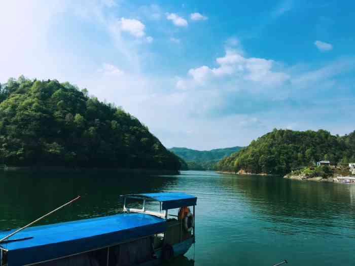 青龙湖景区-"傍晚时分夕阳余晖晕染,我们坐船出发,去.