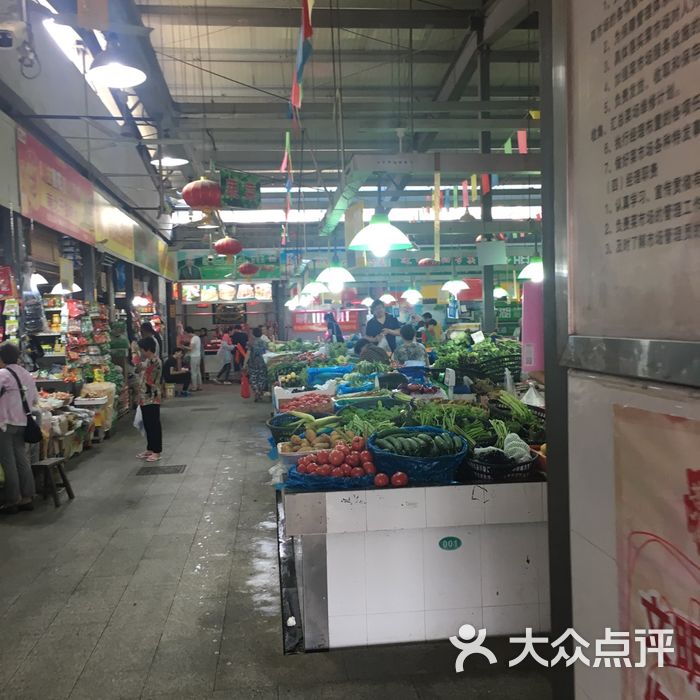 东江阴街菜市场