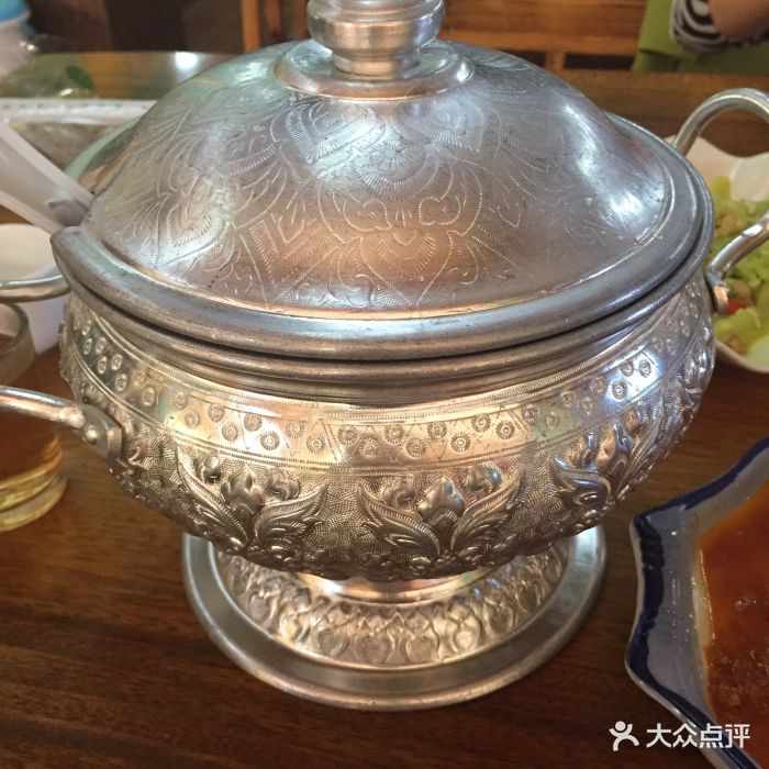 游完大佛寺就在搜附近吃的,店就在大佛寺旁.