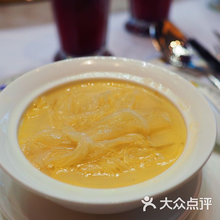 浓汤鸡煲鱼翅