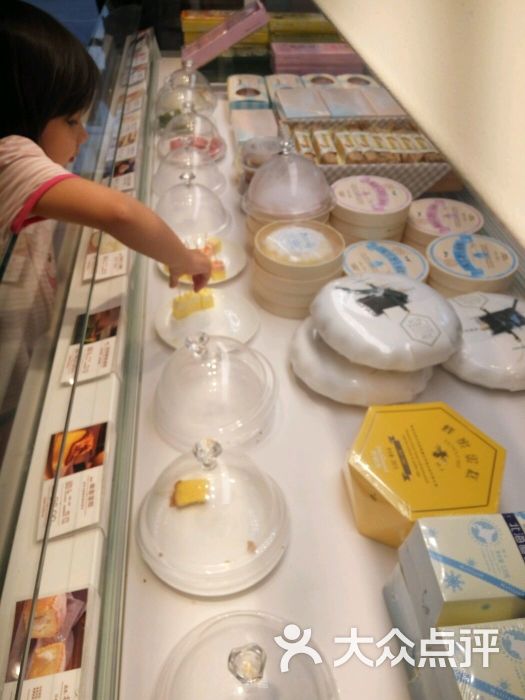 好利来:夸一夸男店员