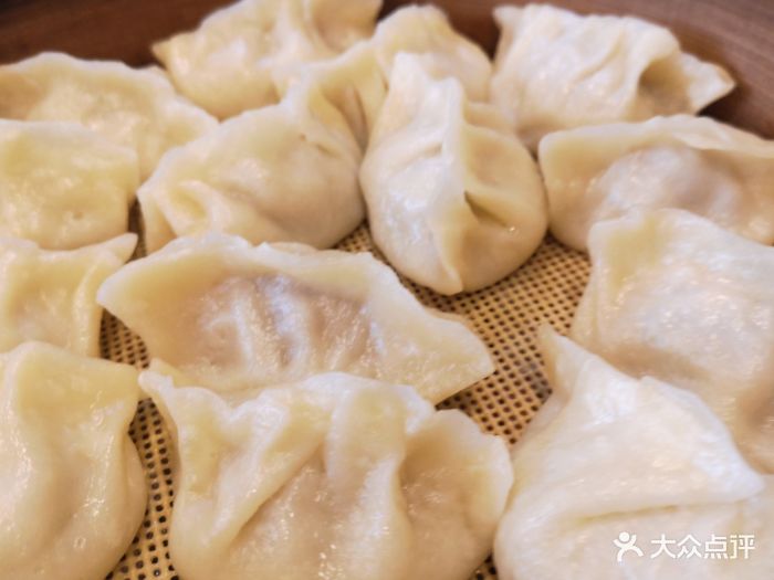 酸菜肉馅蒸饺
