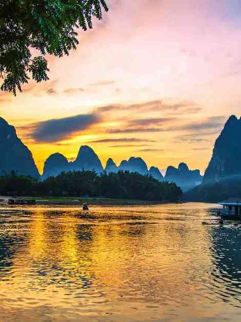 桂林漓江风景名胜区"桂林漓江风景区是属于国家aaaaa级景区.