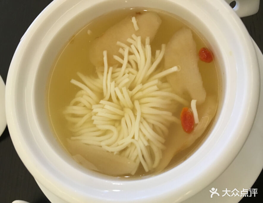 野生松茸炖菊花豆腐