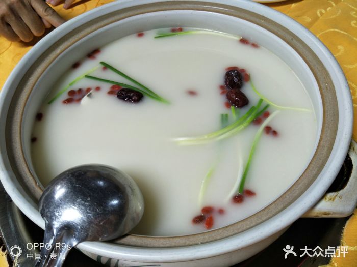 布食鱼水湾参鱼火锅营养奶汤锅图片