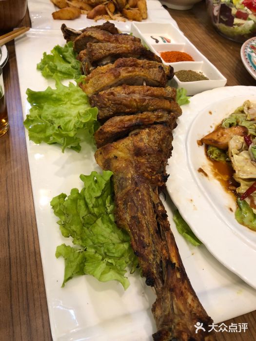 巴依老爷新疆美食(潘家园店)烤羊腿图片
