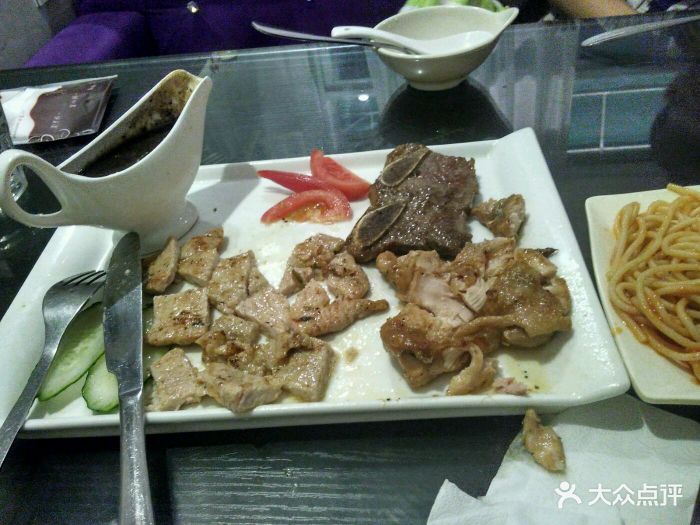 这家港式美食以餐厅环境为主,餐厅一般干净.传统路川沙图片