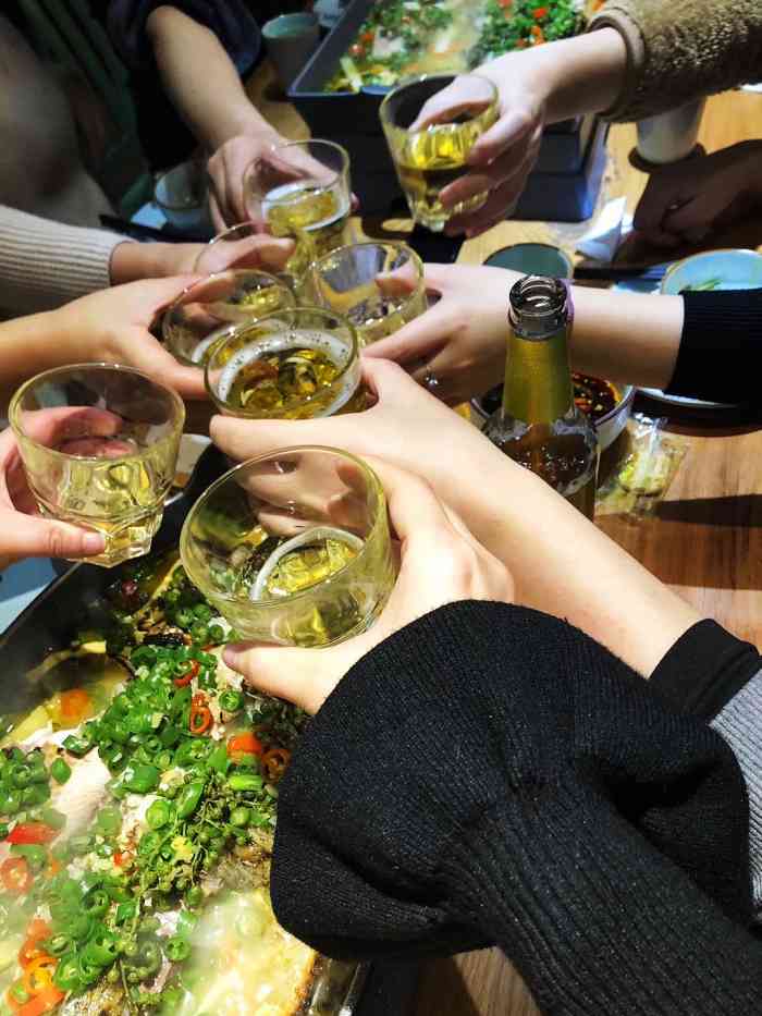 打分 同事过生日请吃饭,口味辣不适合我