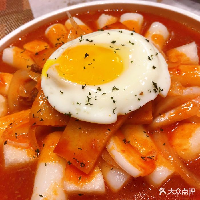 今天来拔草静安寺附近的网红小店店面很小老