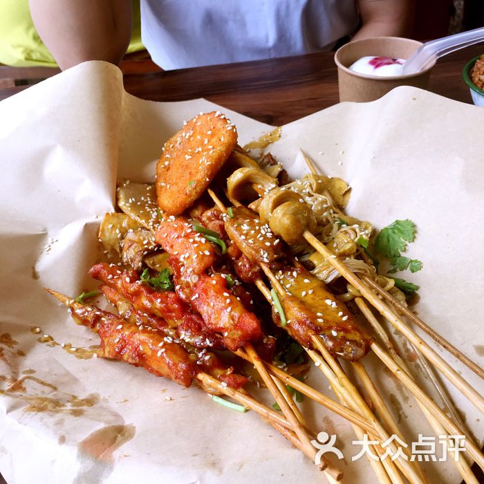 油舍·炸货铺炸串图片 - 第1张