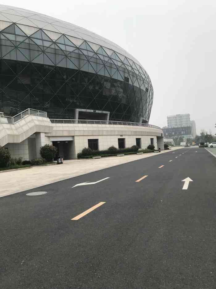 瓜沥镇文体中心-"早上10点才开门…体育馆也只找到了羽毛球.